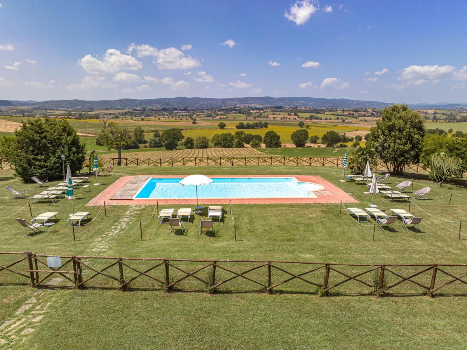 Il Querciolo - Azienda Biologica, Agriturismo E Cantina Marciano della Chiana Екстер'єр фото